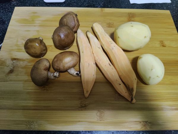 火锅底料炒土豆香菇红薯大虾