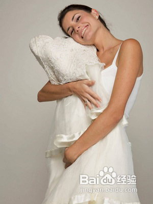 怎样选购高质量婚纱