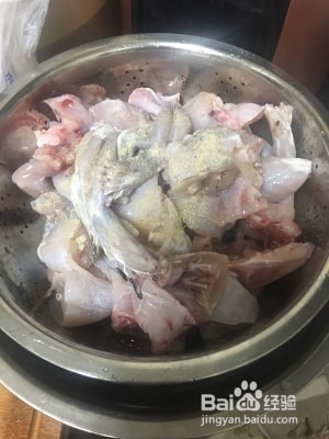 家常泡椒酸汤田鸡