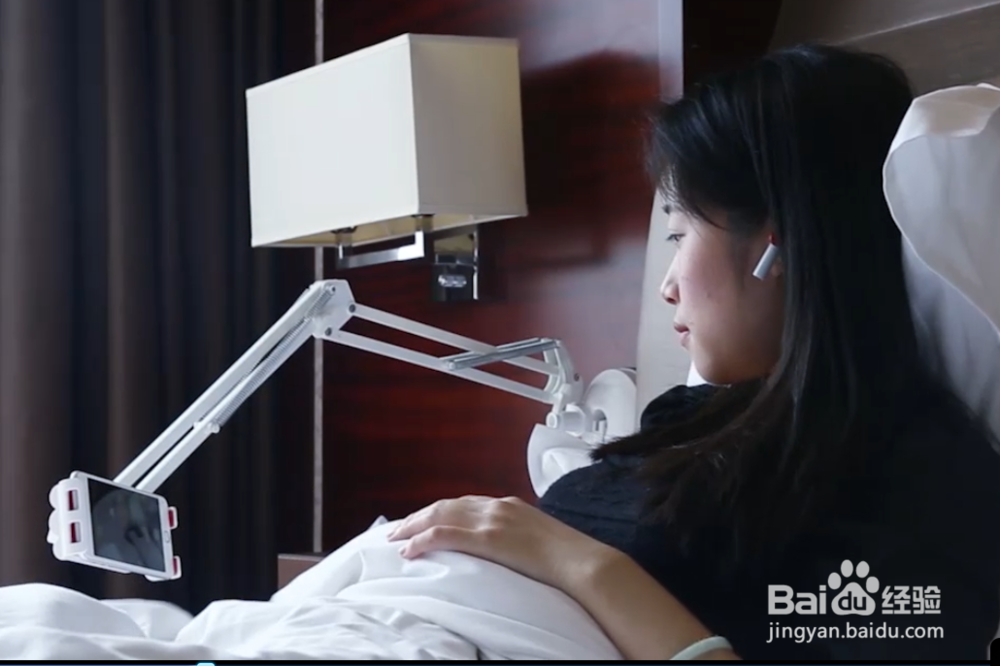 如何在床上使用手机懒人支架？