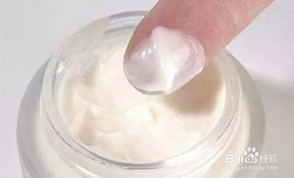 如何防止嘴唇干裂