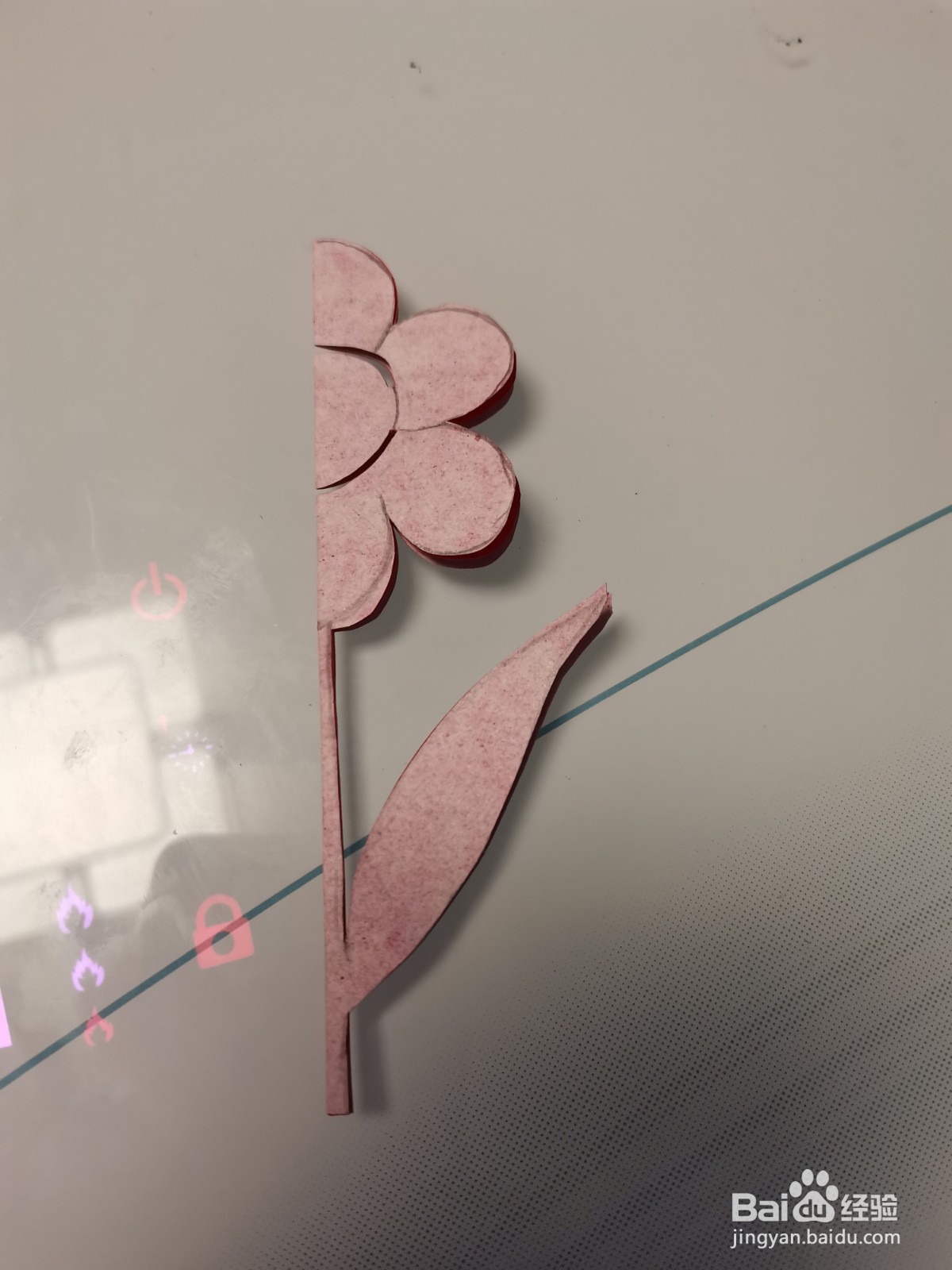 儿童剪纸：对称连边花朵