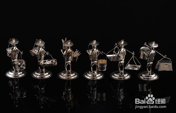 银器中的挑担子人物摆件如何欣赏