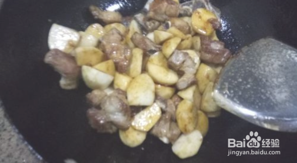 红烧芋头炖排骨