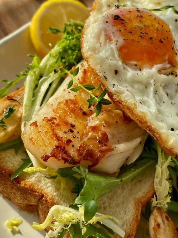 鳕鱼开放三明治