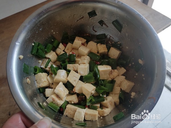 如何制作小葱拌豆腐