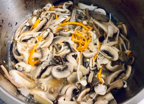 如何做出鲜到起飞的菌菇汤？
