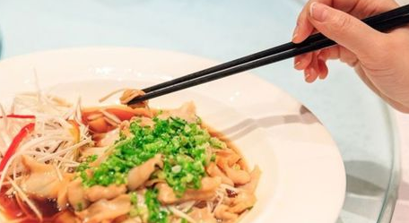 新型冠状病毒的传播的具体途径是什么?