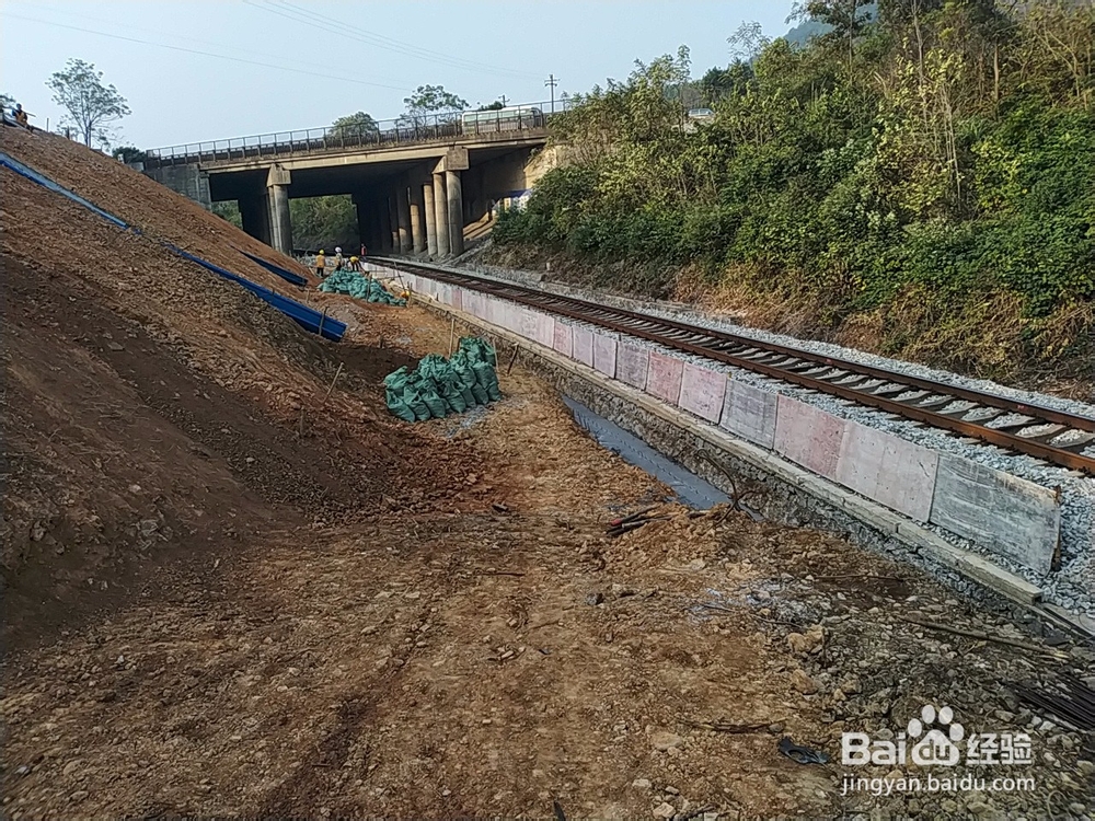在软土层铺设土工织物的功能有哪些作用？