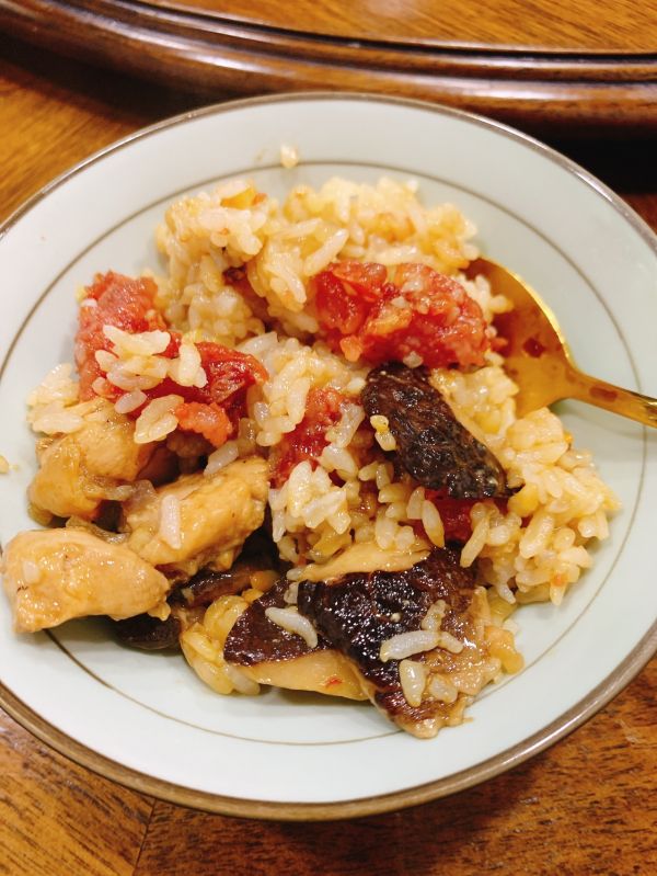 花菇滑鸡煲仔饭