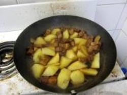 教你如何做土豆红烧肉