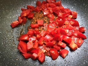 零难度西红柿杂菜鸡腿肉丁