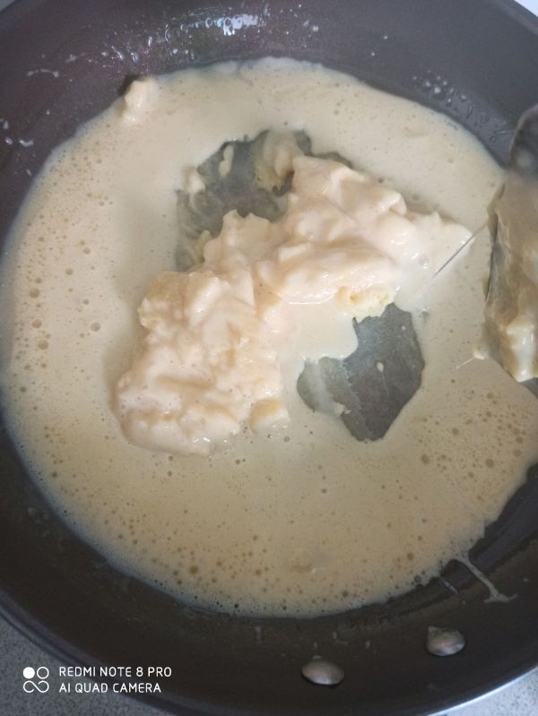 奶黄馅冰皮月饼