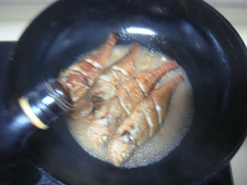 酸菜剁椒小黄鱼的做法，妈妈们快收！