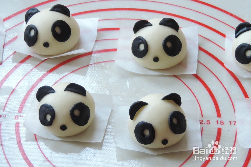 巨可爱熊猫包子
