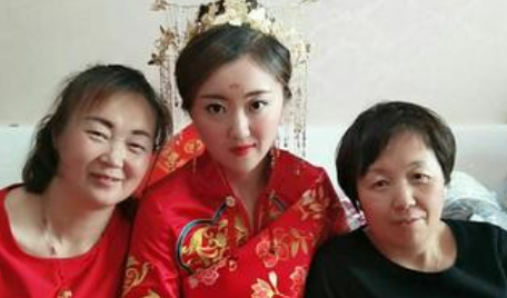 女儿出阁宴邀请函怎么写
