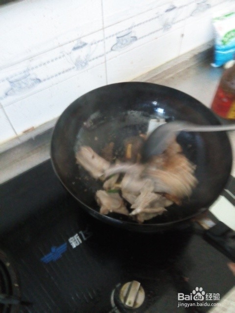 抓住家中的美食：[1]烹制西红柿羊排火锅