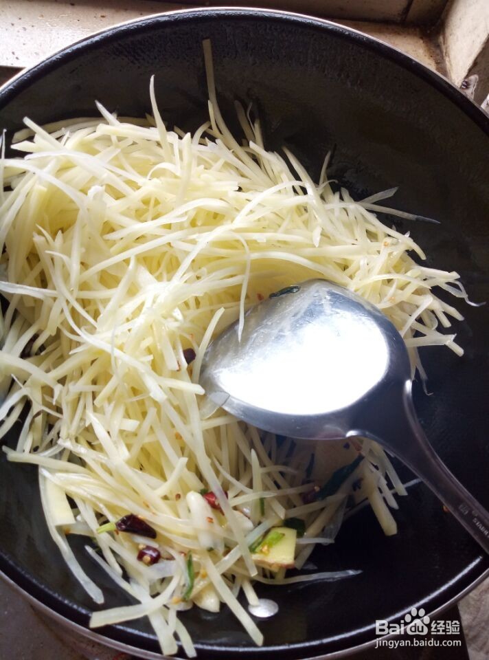 酸辣土豆丝的家常做法、、