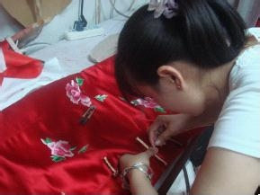 定制旗袍怎么选择和保养
