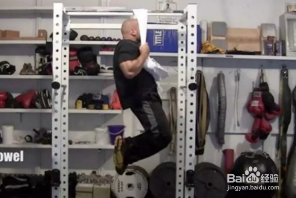 被引体向上虐爽了！5重训练让巨背提前降临~