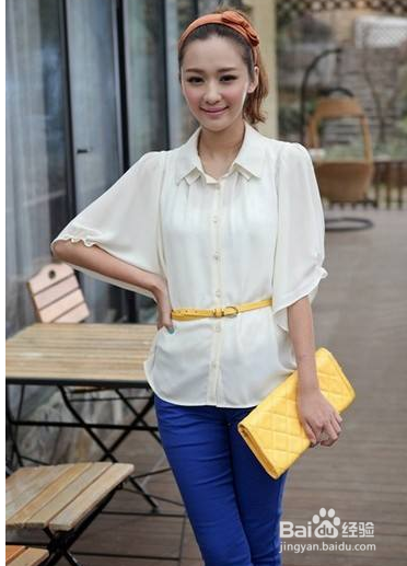 女生穿修身白衬衫怎么搭配衣服?