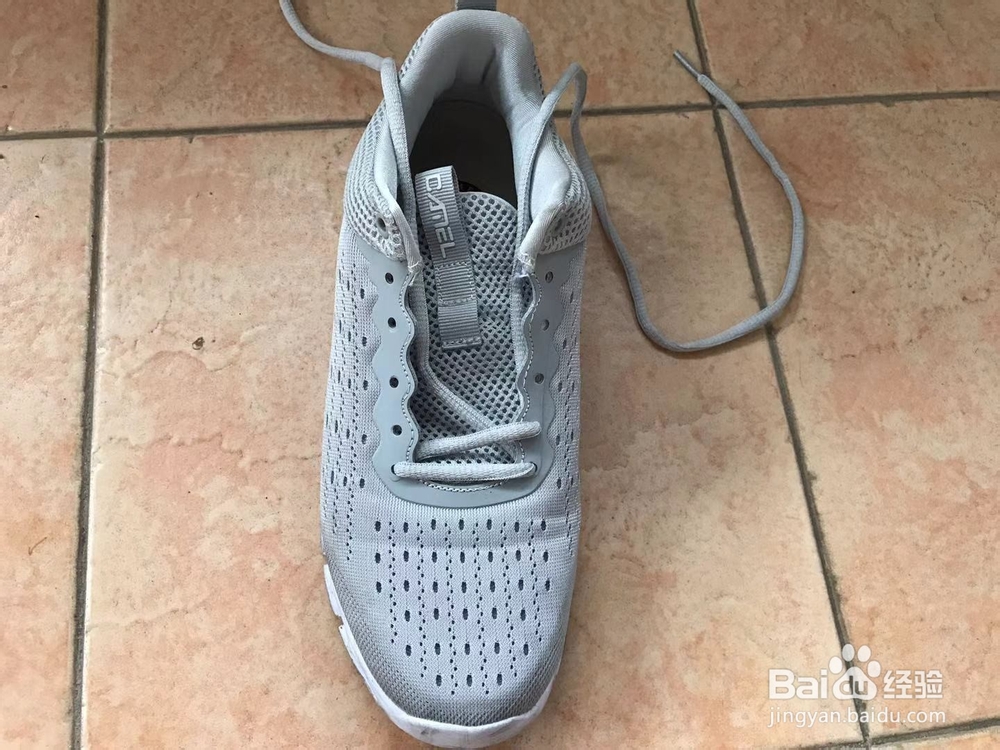 五孔花式系鞋带方法