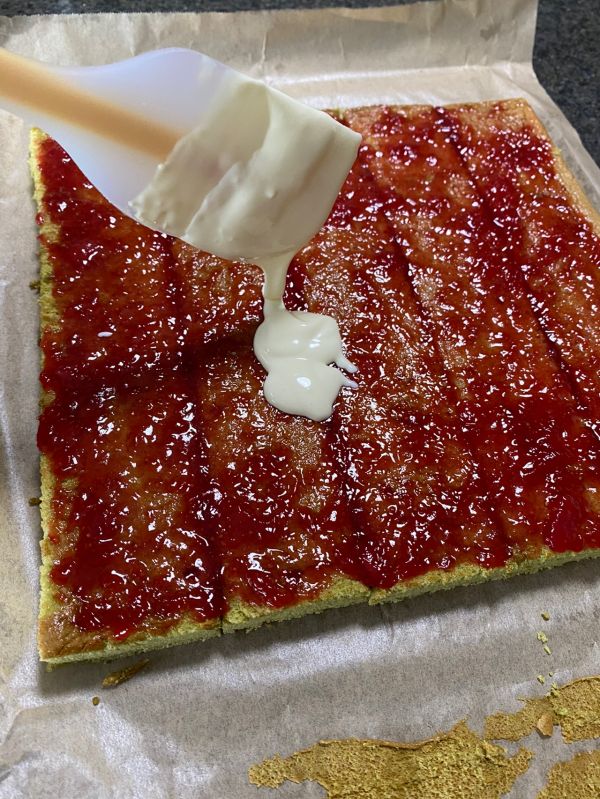 草莓奶酪年轮蛋糕