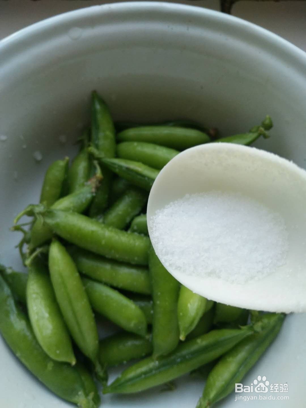 蒸豌豆荚——农家小吃。