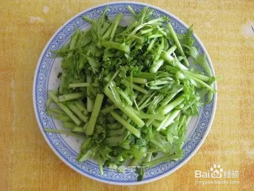 松仁炒茼蒿菜