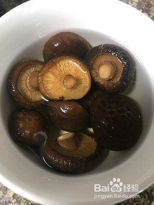 食补佳品早餐香菇鸡肉粥的做法