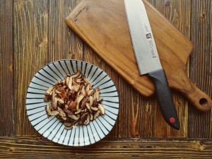 食补养生香菇鸡肉粥的做法