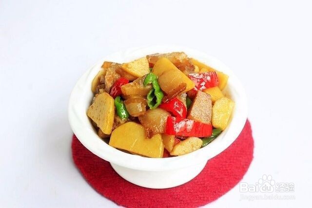 土豆焖咸肉的做法