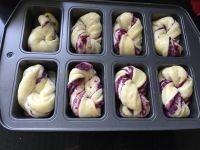 紫薯果仁麻花卷