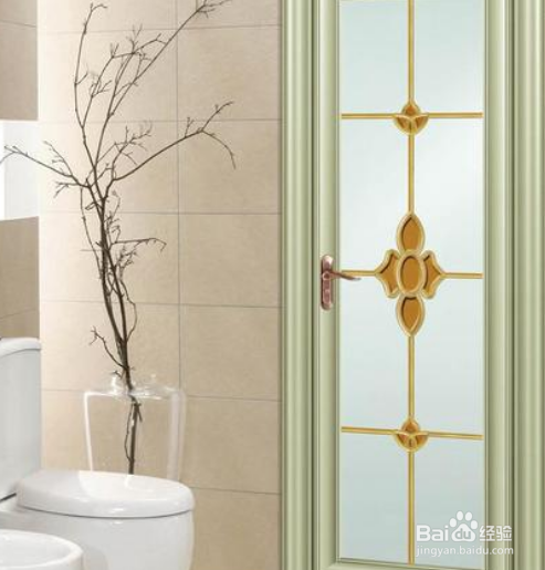 卫生间对大门怎么化解