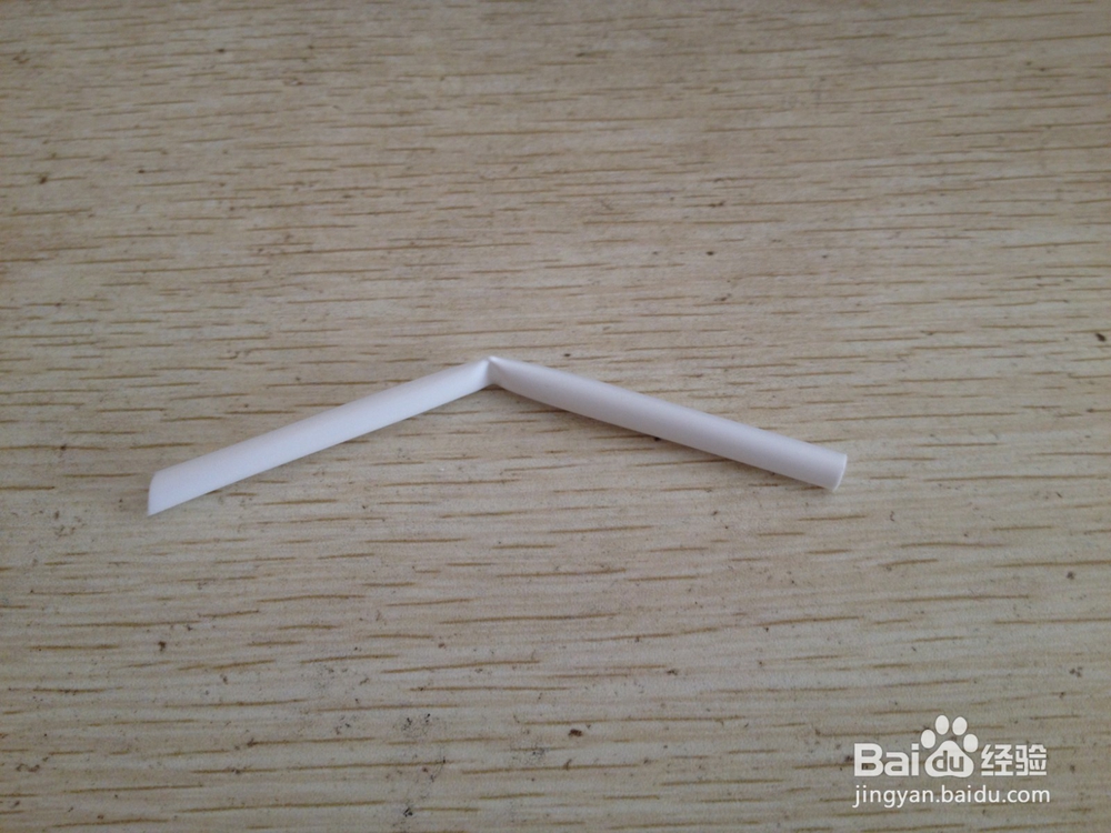 如何用吸管和小弹簧做简易手机支架