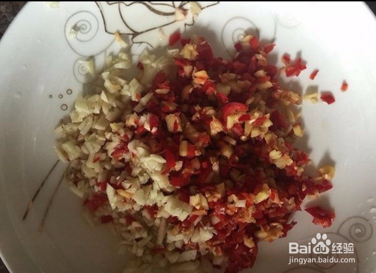 翠绿绿的爽口腌黄瓜