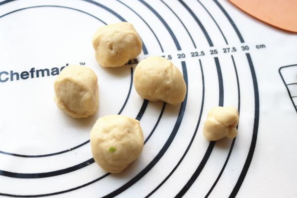 香肠沙拉玫瑰花面包