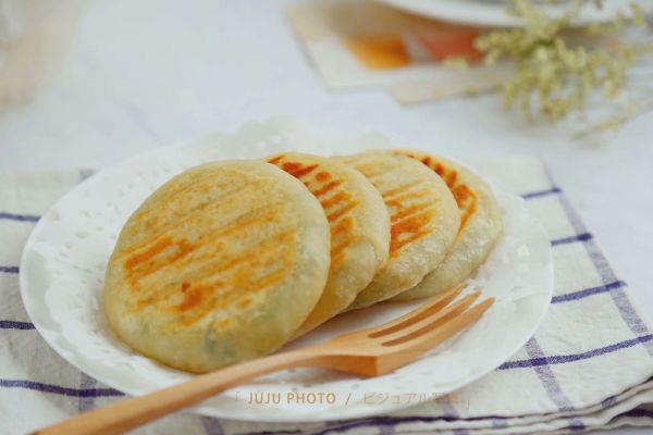 烫面韭菜鸡蛋馅饼