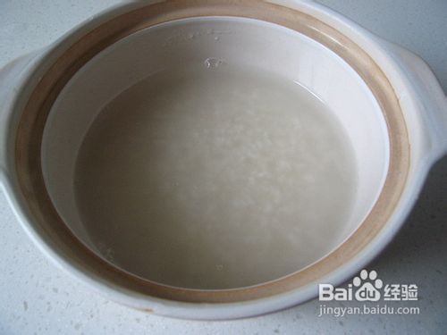 腊味饭的做法--腊味双拼煲仔饭