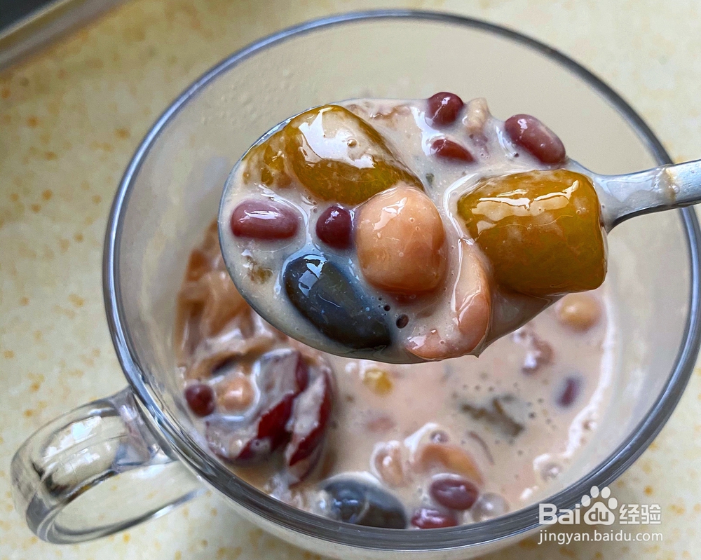 简单无压力做奶芋圆红枣银耳莲子羹早餐