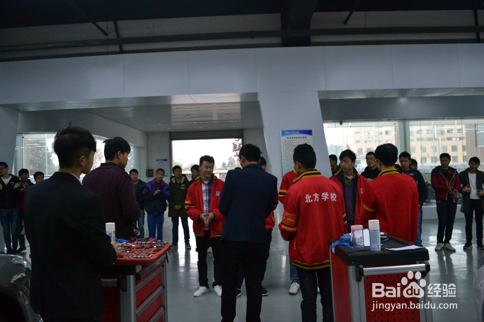 雨刷片刮不干净? 砂纸打磨可以翻新雨刷