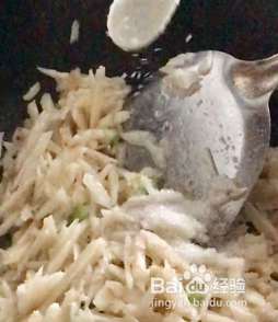 糖醋藕丝的做法