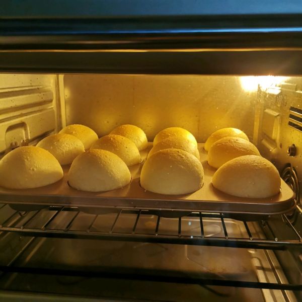 椰蓉牛奶小餐包
