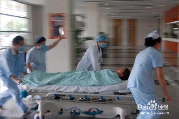 拨打120急救时该怎么说?