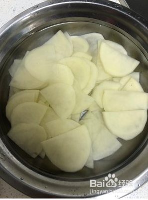 不放盐的腊肉土豆片