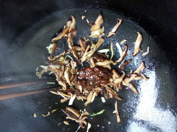 酱香肉丝炒米粉