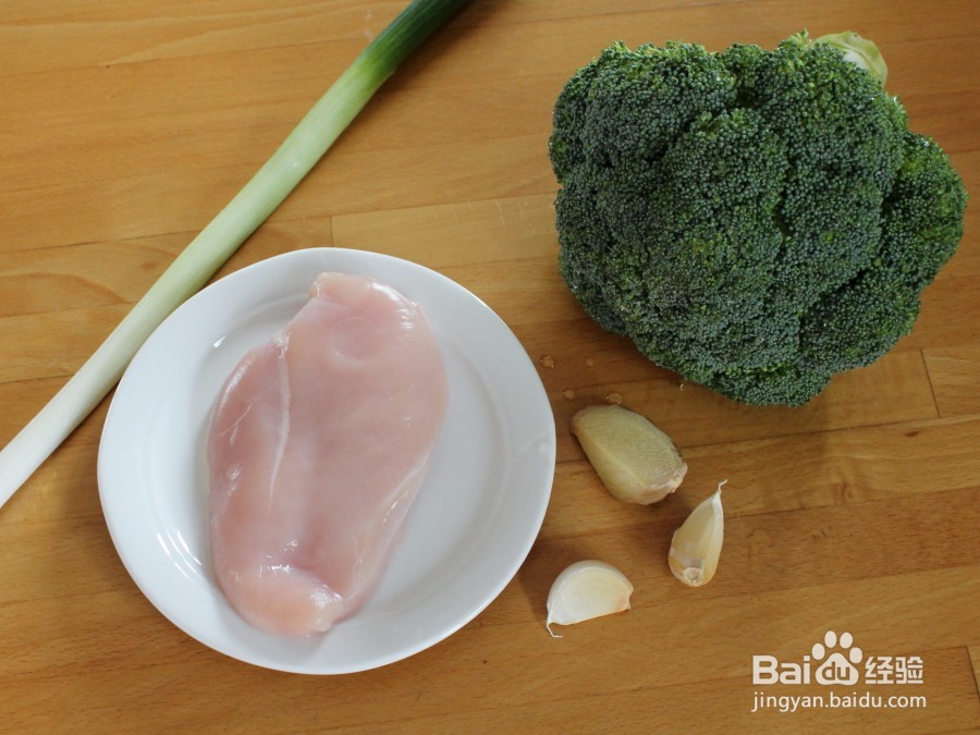 西兰花炒鸡丁的做法，西兰花炒鸡丁怎么做好吃