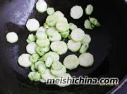 丝瓜鲜虾煮年糕