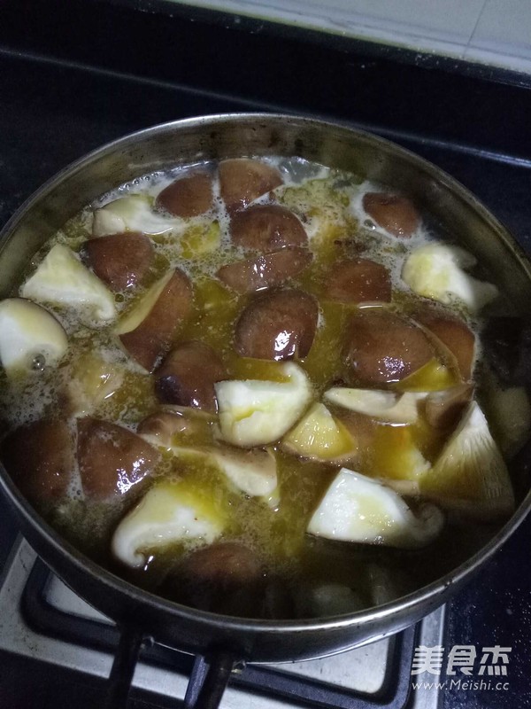 蓝瘦香菇鸡的做法