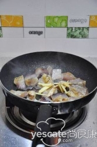 咸鱼怎么烹饪更好吃念念不忘红烧咸鱼块